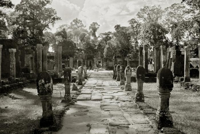 Cambodia banteay-srei-entrance